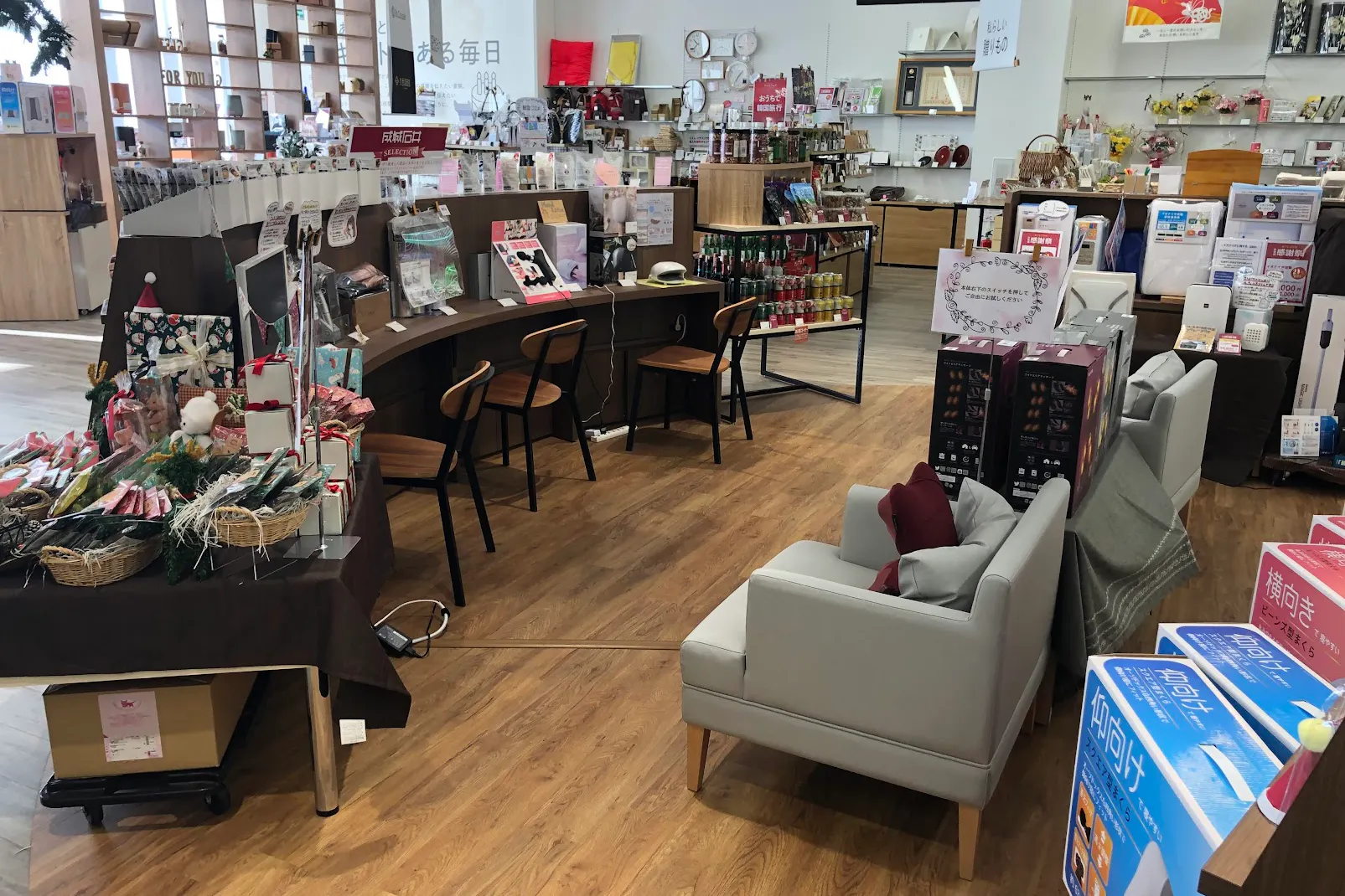 【ギフトプラザ日立店】会員獲得PR等の販売促進イベントやアパレル関連の展示会、ポップアップストアの会場に適したギフトショップ内入口付近のイベントスペースA(in shop)