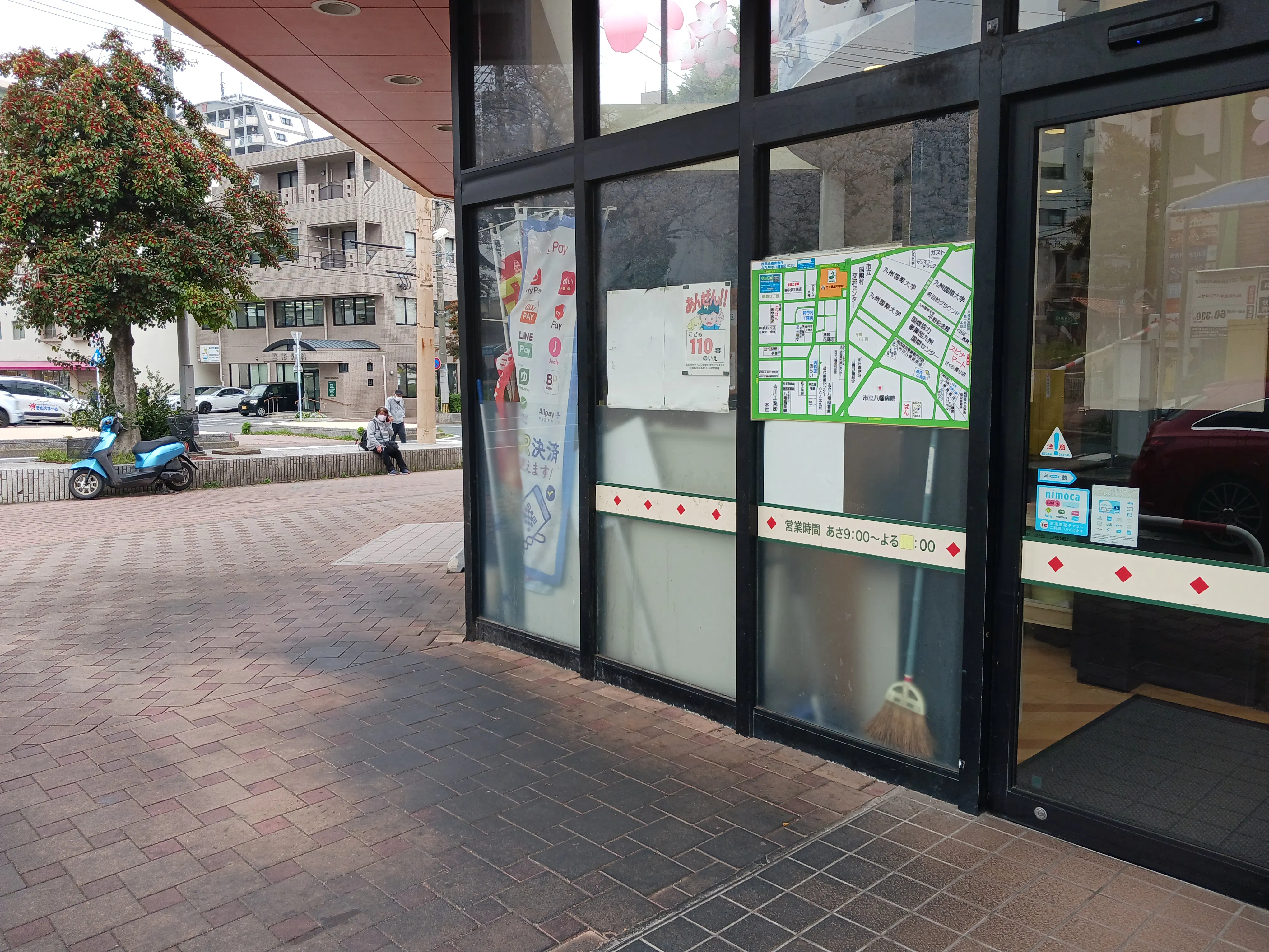 【スピナマートさくら通り店】店舗入口 販促プロモーションや物販に最適なスーパー屋外催事イベントスペース