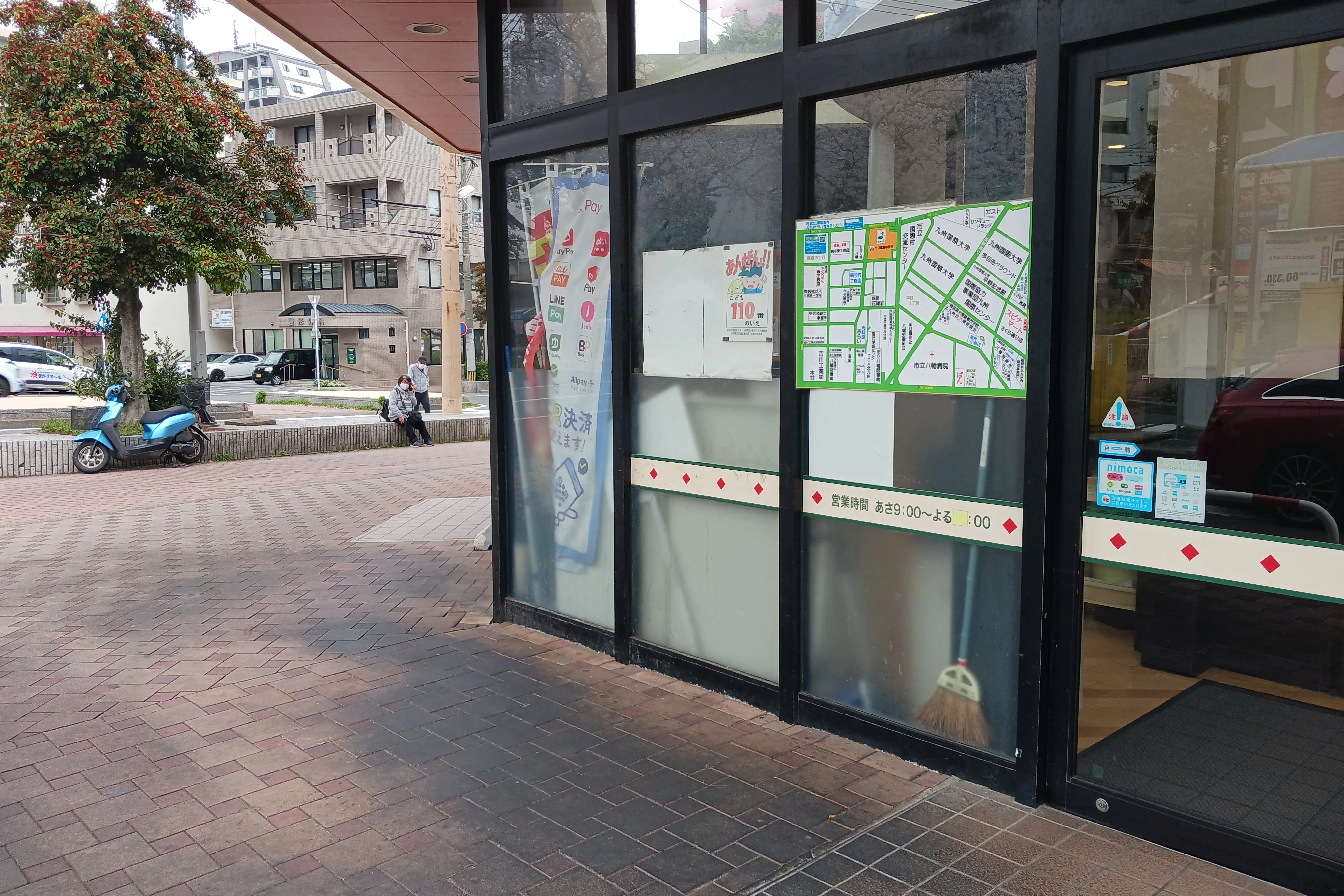 【スピナマートさくら通り店】店舗入口 販促プロモーションや物販に最適なスーパー屋外催事イベントスペース
