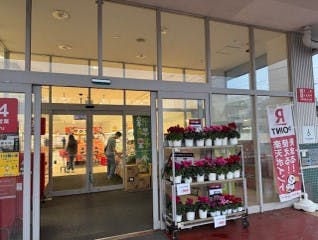 【西友　所沢榎町店】1F風除室　プロモーション用途や物販、食物販のポップアップストアに最適なスーパー店内催事イベントスペースの画像