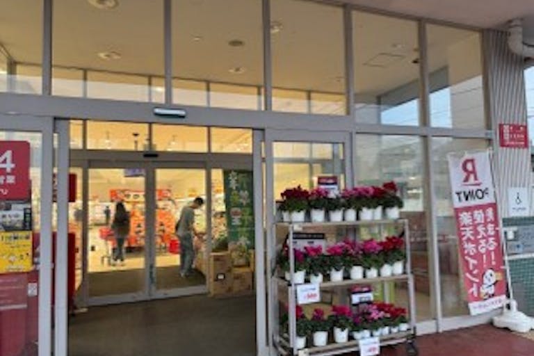 【西友 所沢榎町店】1F風除室 プロモーション用途や物販、食物販のポップアップストアに最適なスーパー店内催事イベントスペースの画像1