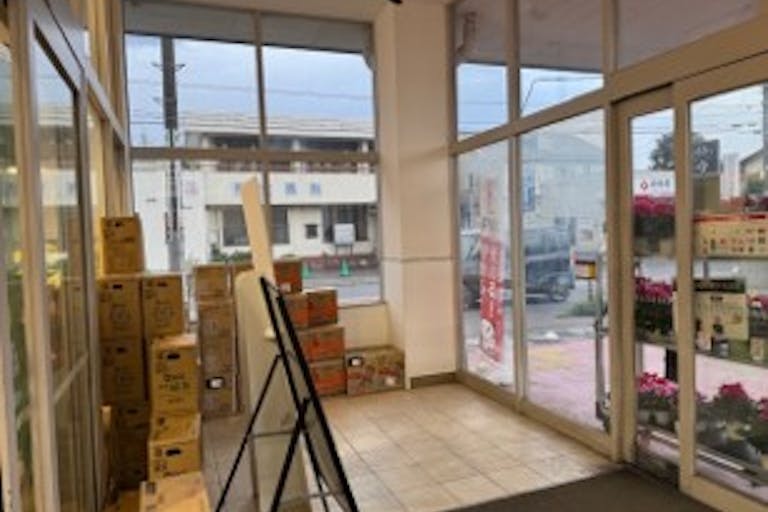 【西友 所沢榎町店】1F風除室 プロモーション用途や物販、食物販のポップアップストアに最適なスーパー店内催事イベントスペースの画像2