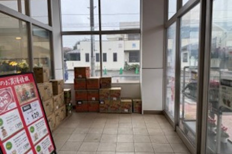 【西友 所沢榎町店】1F風除室 プロモーション用途や物販、食物販のポップアップストアに最適なスーパー店内催事イベントスペースの画像3