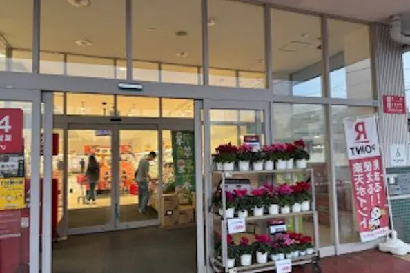 【西友 所沢榎町店】1F風除室 プロモーション用途や物販、食物販のポップアップストアに最適なスーパー店内催事イベントスペース