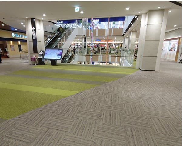 【イオンモール甲府昭和】うぐいすエスカレーター前（2F）の画像