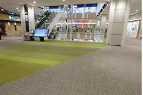 【イオンモール甲府昭和】うぐいすエスカレーター前(2F)