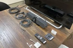 【外苑前駅徒歩5分】 ビジネスセッションや取材等含む撮影用途に最適な南青山シェアオフィス内会議室スペース