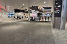 【イオンモール幕張新都心】グランドダイナーズ入口前(エクセルシオールカフェ前)