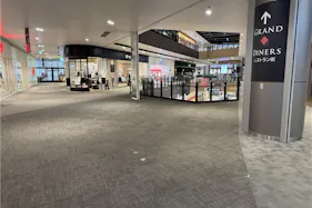 【イオンモール幕張新都心】グランドダイナーズ入口前(エクセルシオールカフェ前)