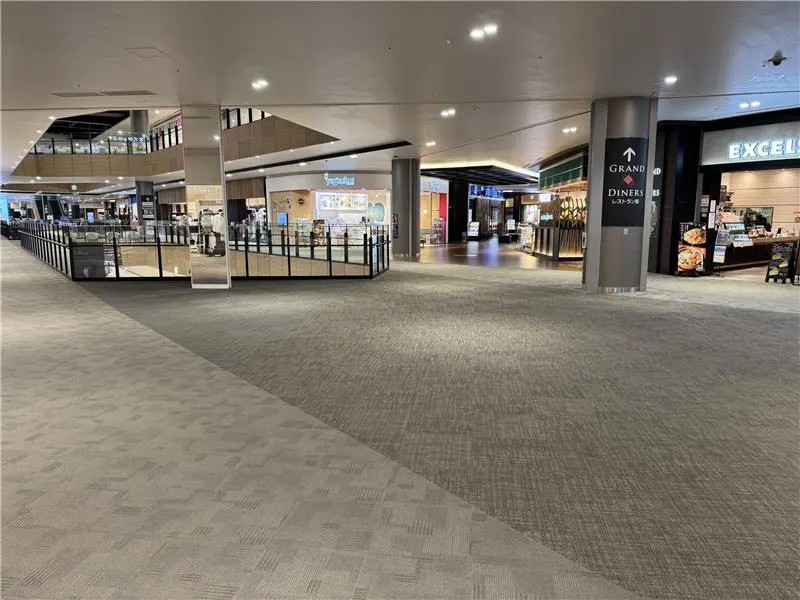 【イオンモール幕張新都心】グランドダイナーズ入口前（エクセルシオールカフェ前）の画像