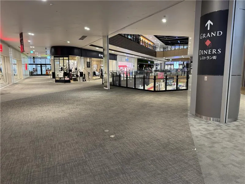 【イオンモール幕張新都心】グランドダイナーズ入口前(エクセルシオールカフェ前)