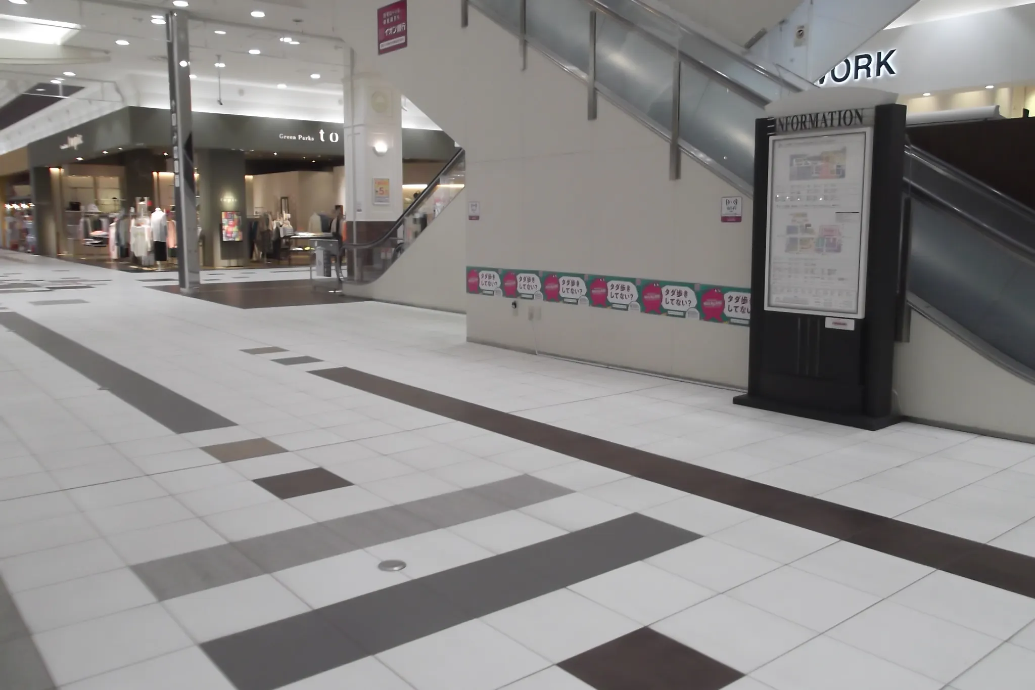 【イオンモール四日市北】各種プロモーションや物販、食物販のポップアップストアに最適な1階エスカレーター前のイベントスペース