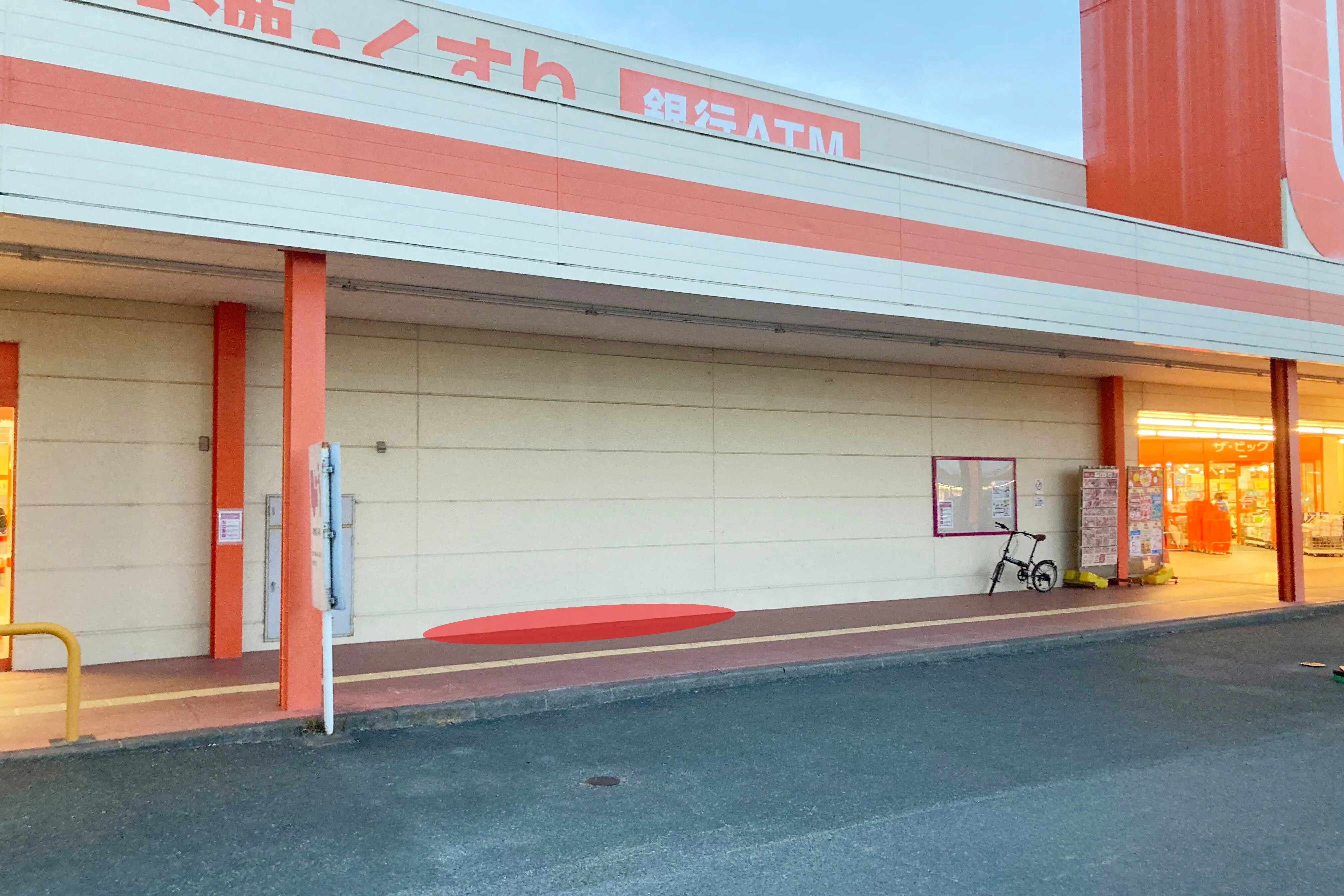 【イオンタウン大須賀】プロモーションイベントや食物販に最適な大型スーパー出入口横にある通行量の多い軒下イベントスペース