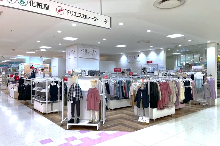 【北千住マルイ】5階 カレンダリウムD06 【物販】下りエスカレーター近く幅広い客層が訪れるフロア、バラエティ雑貨に最適の画像1