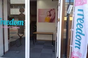 【一橋学園駅1分】物販、食物販のポップアップストアや携帯電話のプロモーションに最適なビル1階のエントランススペース