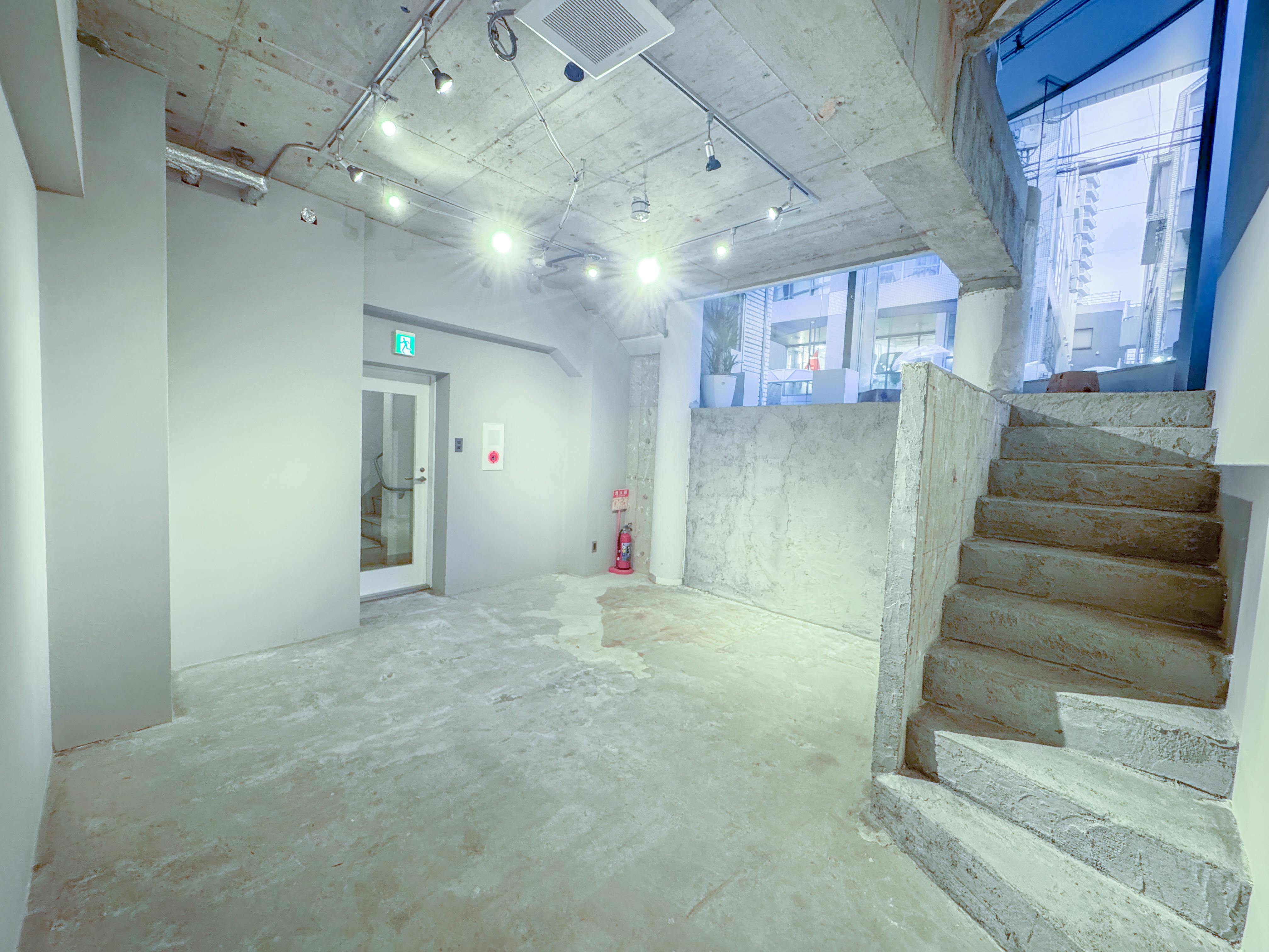 【表参道駅2分/期間限定価格】キッチン・ビアバー併設/路面ガラス張り/ポップアップ、コスメ、パーティー、展示会に最適