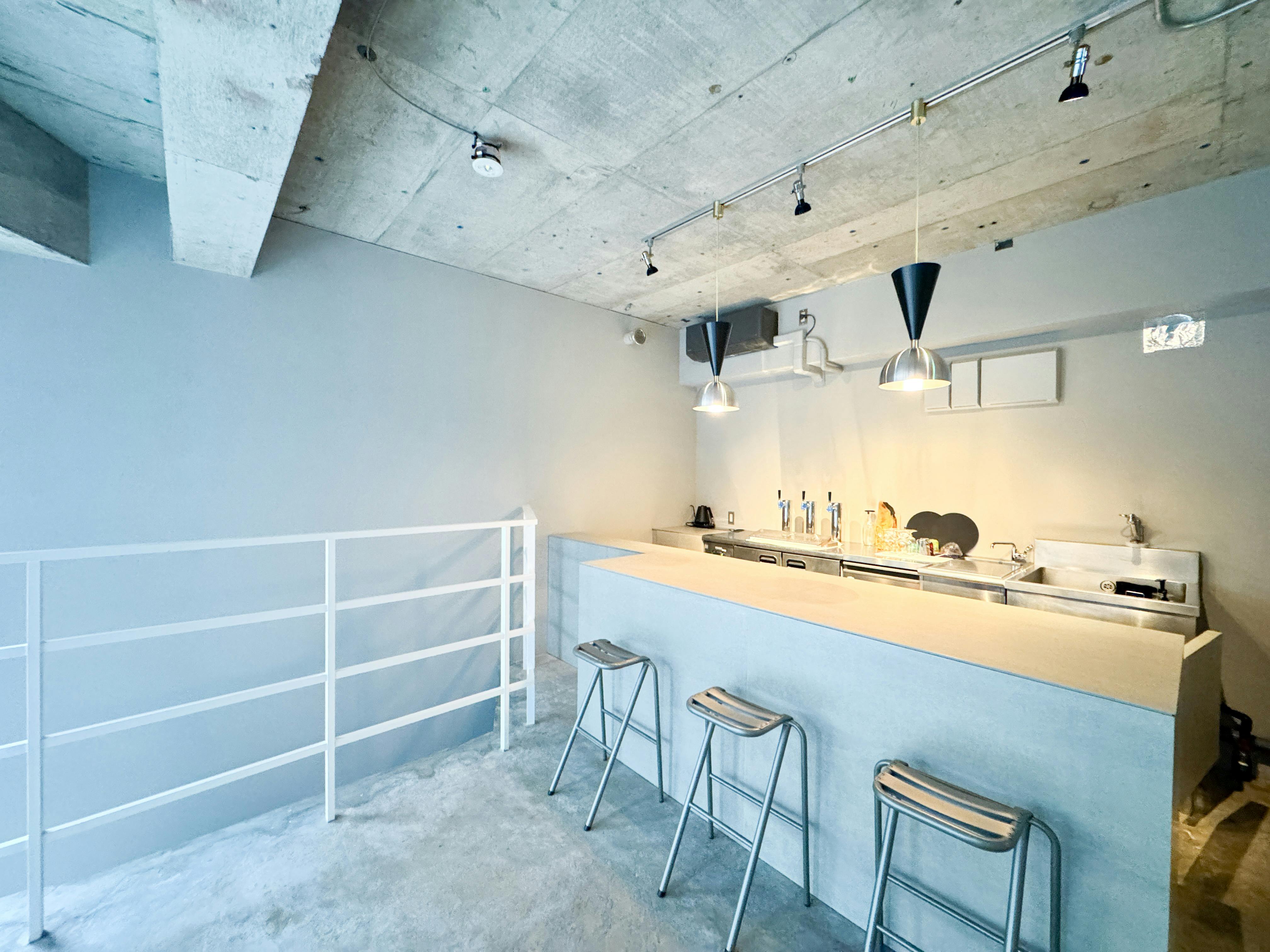 【表参道駅2分／期間限定価格】キッチン・ビアバー併設/路面ガラス張り/ポップアップ、コスメ、パーティー、展示会に最適