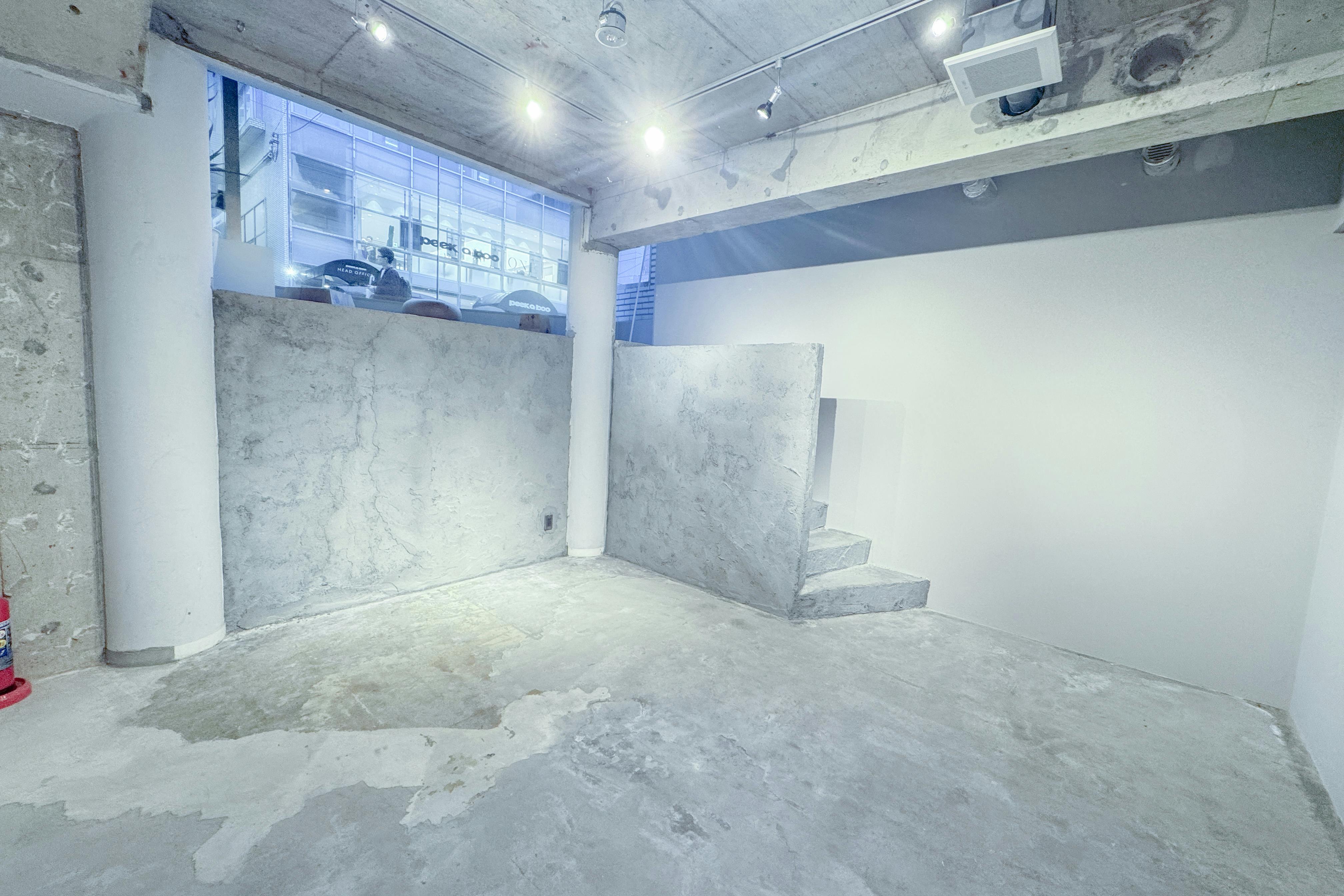 【表参道駅2分/期間限定価格】キッチン・ビアバー併設/路面ガラス張り/ポップアップ、コスメ、パーティー、展示会に最適