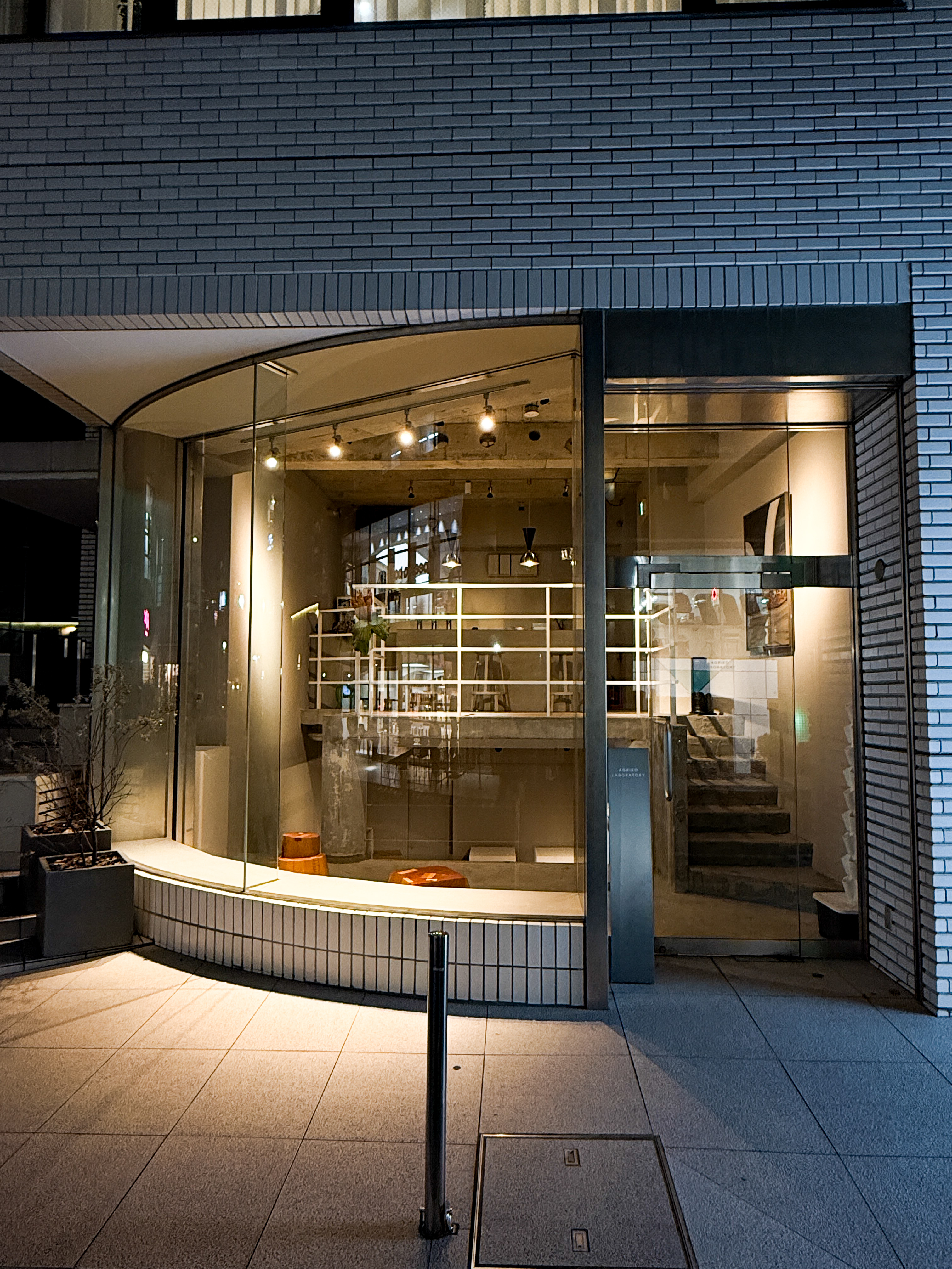 【表参道駅2分/期間限定価格】キッチン・ビアバー併設/路面ガラス張り/ポップアップ、コスメ、パーティー、展示会に最適