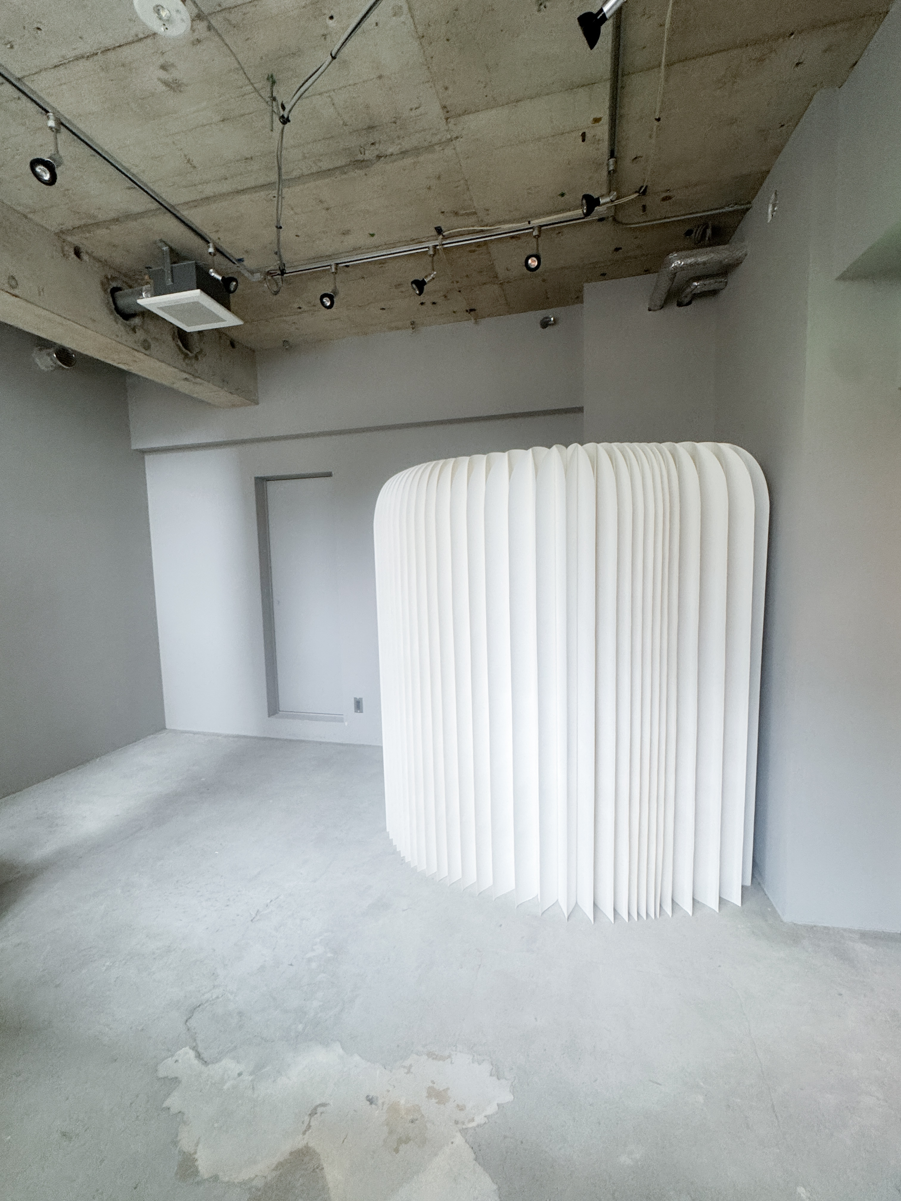 【表参道駅2分/期間限定価格】キッチン・ビアバー併設/路面ガラス張り/ポップアップ、コスメ、パーティー、展示会に最適