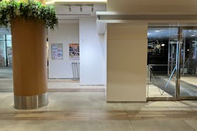 【SOCOLA武蔵小金井クロス】1階正面入り口横 物販、食物販のポップアップストアやプロモーションイベントに最適な催事イベントスペース