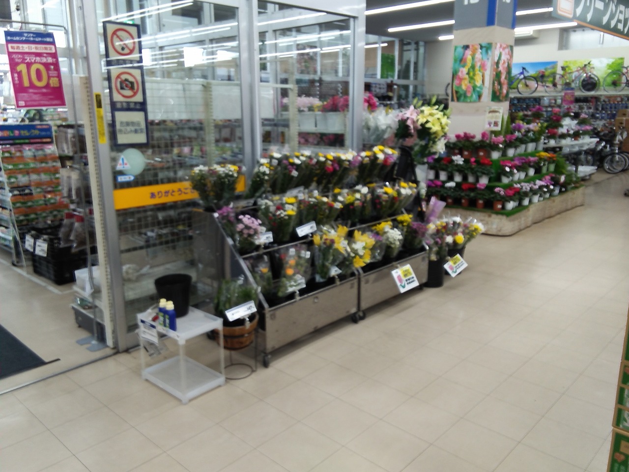 【サンデー水沢佐倉河店】屋内店内　食物販やプロモーション等の出店に最適なホームセンター店内のイベントスペース