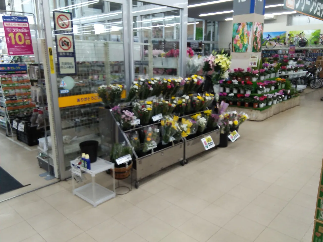 【サンデー水沢佐倉河店】屋内店内　食物販やプロモーション等の出店に最適なホームセンター店内のイベントスペース