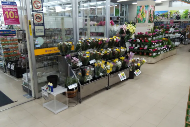 【サンデー水沢佐倉河店】屋内店内 食物販やプロモーション等の出店に最適なホームセンター店内のイベントスペースの画像1