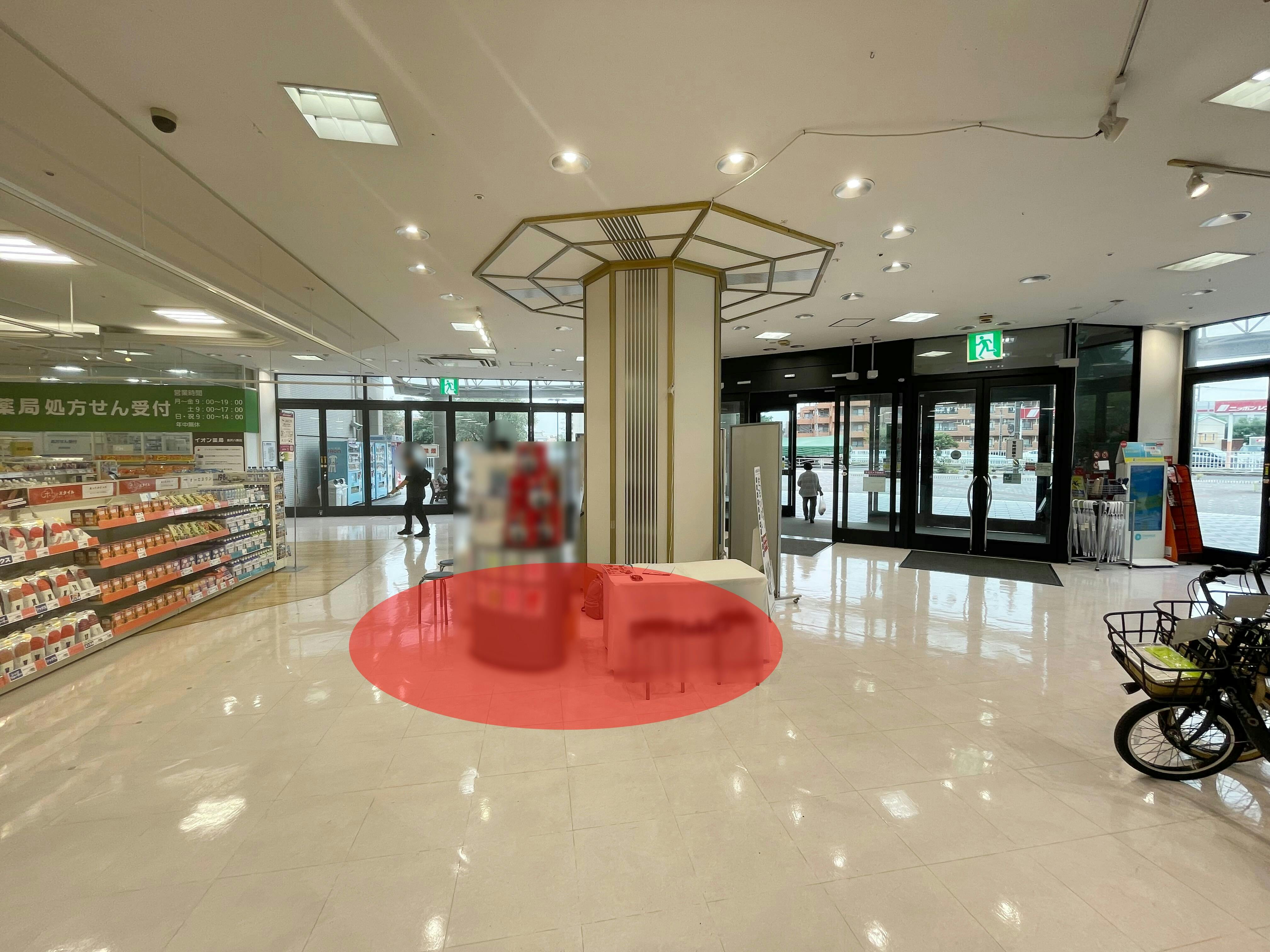 【イオン金沢八景ショッピングセンター】各種プロモーションイベントでの出店に最適なショッピングセンター1階出入口前にあるイベントスペースの画像