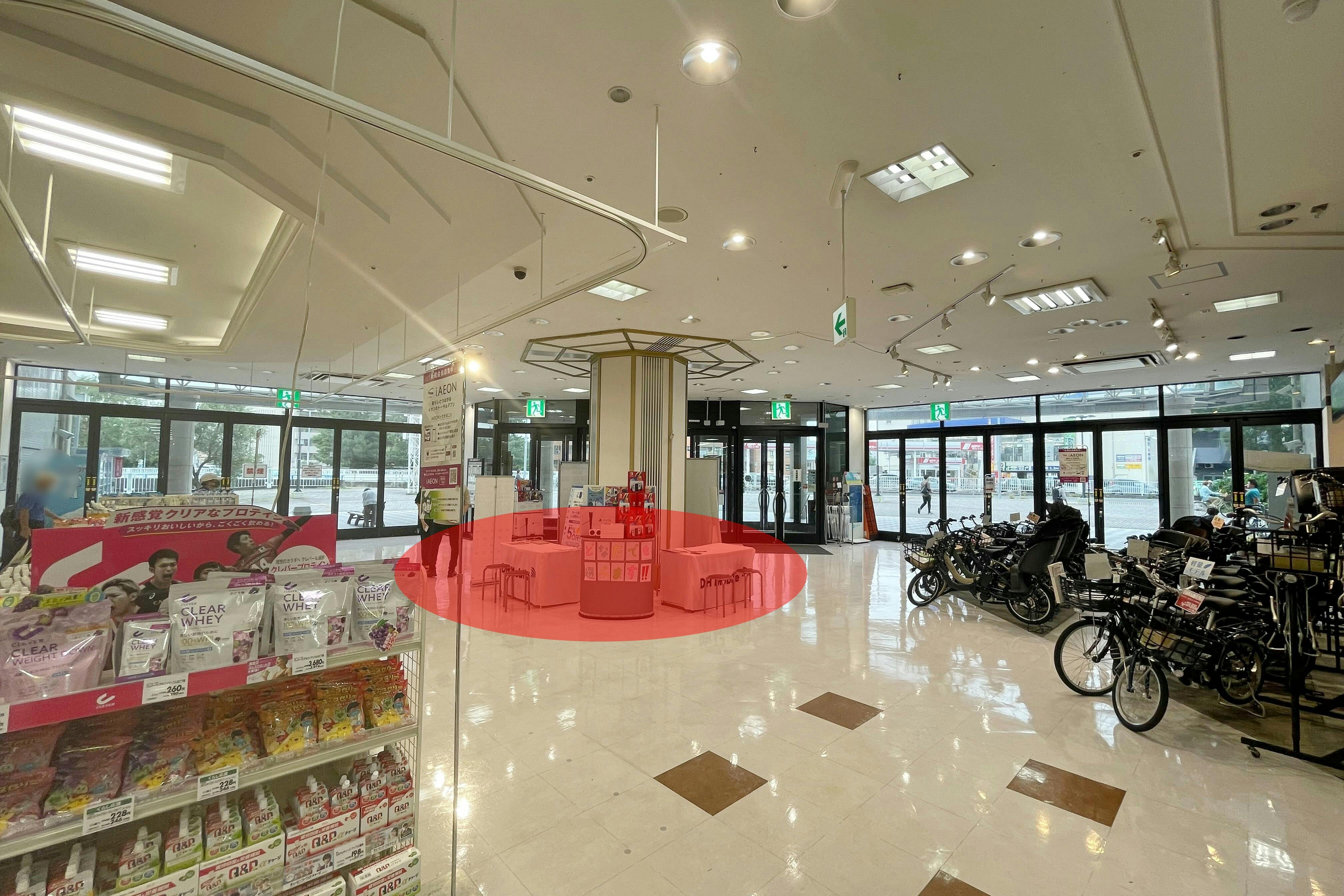 【イオン金沢八景ショッピングセンター】各種プロモーションイベントでの出店に最適なショッピングセンター1階出入口前にあるイベントスペース