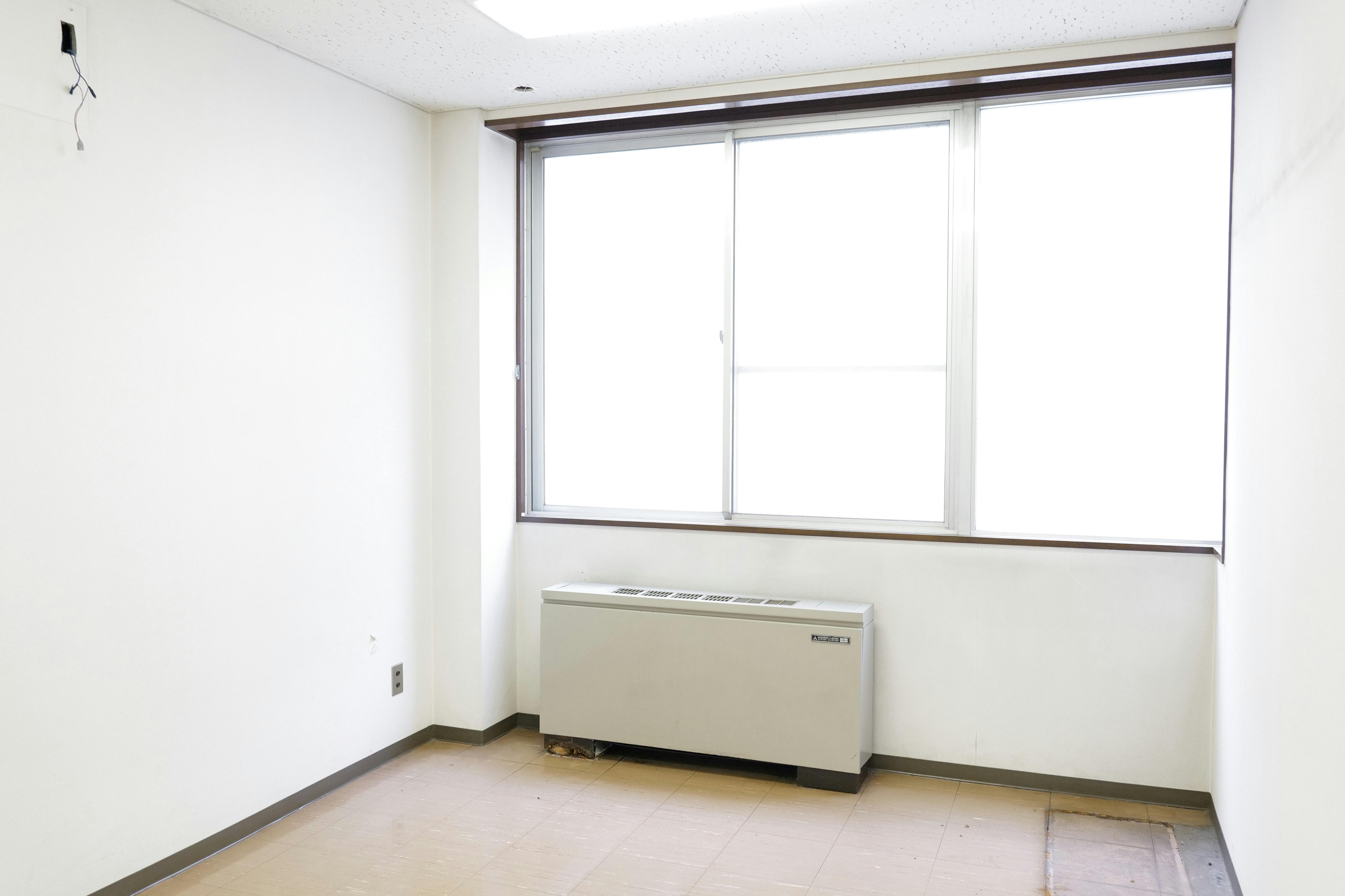 【飯田橋駅2分】撮影やイベントに最適な学校跡地のレンタルスペース(1F面接室)