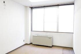 【飯田橋駅2分】撮影やイベントに最適な学校跡地のレンタルスペース(1F面接室)