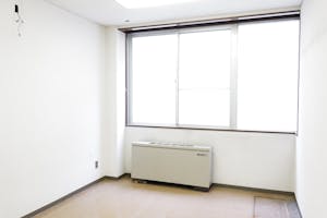 【飯田橋駅2分】撮影やイベントに最適な学校跡地のレンタルスペース(1F面接室)