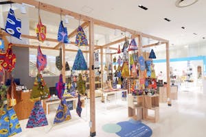 【神戸マルイ】1階カレンダリウムD07【物販・PR】エスカレーター横の好立地。専用什器やデジタルサイネージを完備。物販、体験ワークショップ、プロモーションなどに最適なスペースです。※最低利用日数7日間