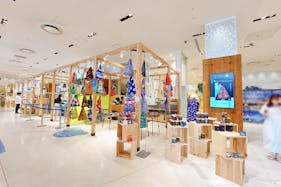 【神戸マルイ】1階カレンダリウムD07【物販・PR】エスカレーター横の好立地。専用什器やデジタルサイネージを完備。物販、体験ワークショップ、プロモーションなどに最適なスペースです。※最低利用日数7日間