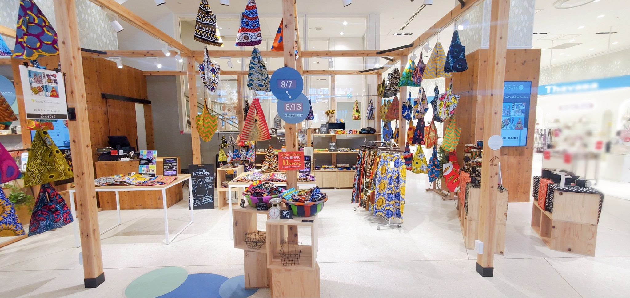 【神戸マルイ】1階カレンダリウムD07【物販・PR】エスカレーター横の好立地。専用什器やデジタルサイネージを完備。物販、体験ワークショップ、プロモーションなどに最適なスペースです。※最低利用日数7日間