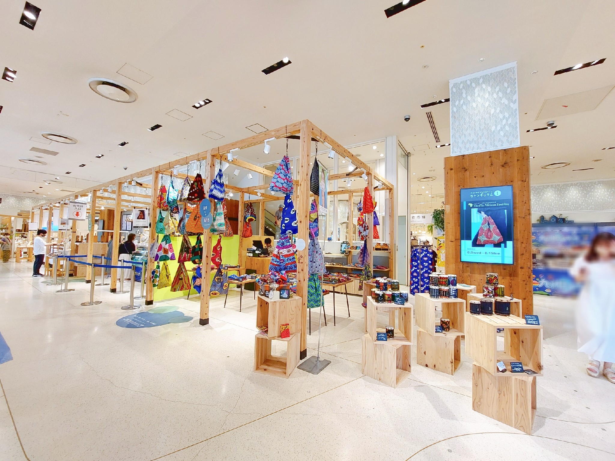 【神戸マルイ】1階カレンダリウムD07【物販・PR】エスカレーター横の好立地。専用什器やデジタルサイネージを完備。物販、体験ワークショップ、プロモーションなどに最適なスペースです。※最低利用日数7日間