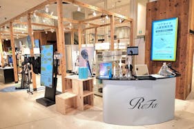 【神戸マルイ】1階カレンダリウムD07【物販・PR】エスカレーター横の好立地。専用什器やデジタルサイネージを完備。物販、体験ワークショップ、プロモーションなどに最適なスペースです。※最低利用日数7日間