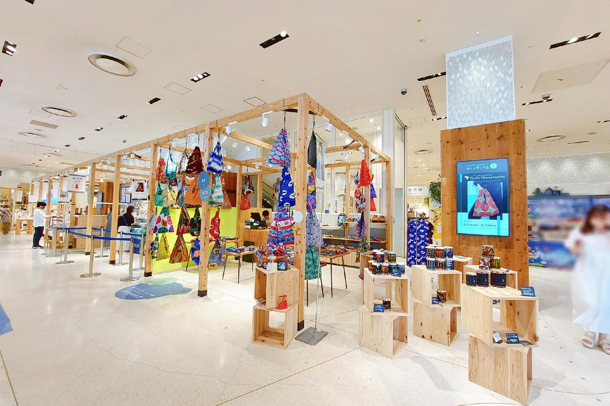 【神戸マルイ】1階カレンダリウムD07【物販・PR】エスカレーター横の好立地。専用什器やデジタルサイネージを完備。物販、体験ワークショップ、プロモーションなどに最適なスペースです。※最低利用日数7日間