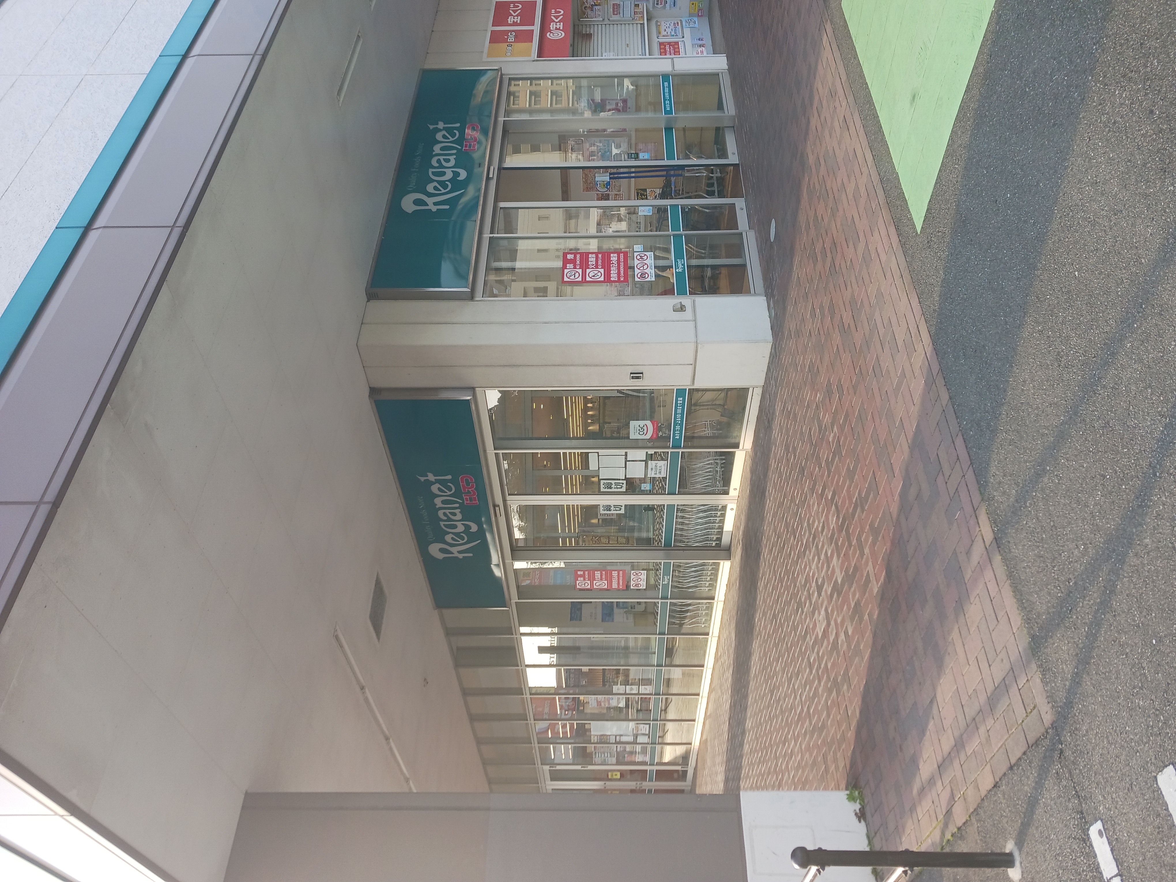 【レガネット東郷】パン屋側（宝くじ側）入口前 販促プロモーションや物販に最適なスーパー屋外催事イベントスペース