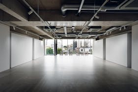 【外苑前駅5分】ポップアップや展示会に適した白を基調とした外苑西通り沿いのスペース