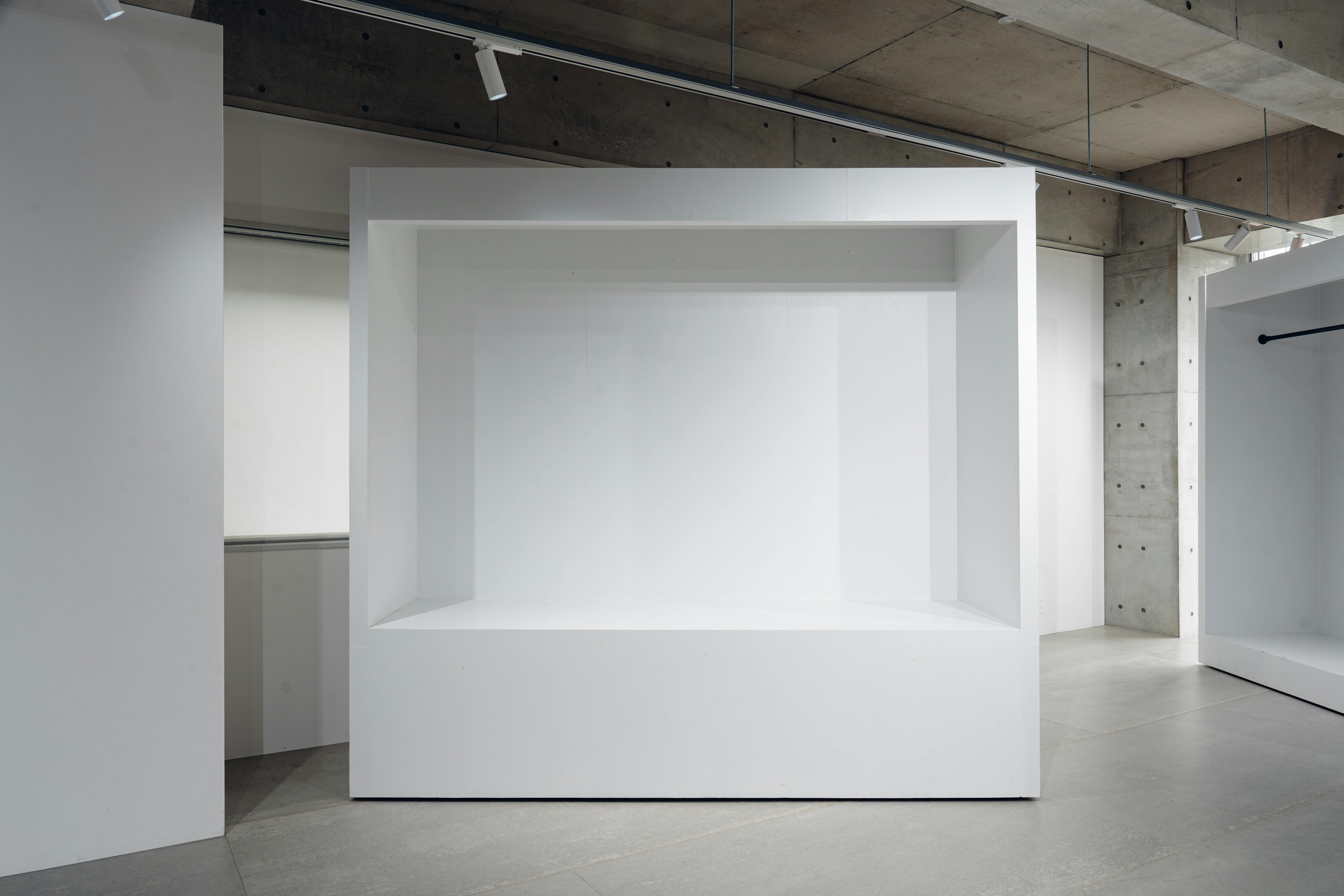 【外苑前駅5分】ポップアップや展示会に適した白を基調とした外苑西通り沿いのスペース