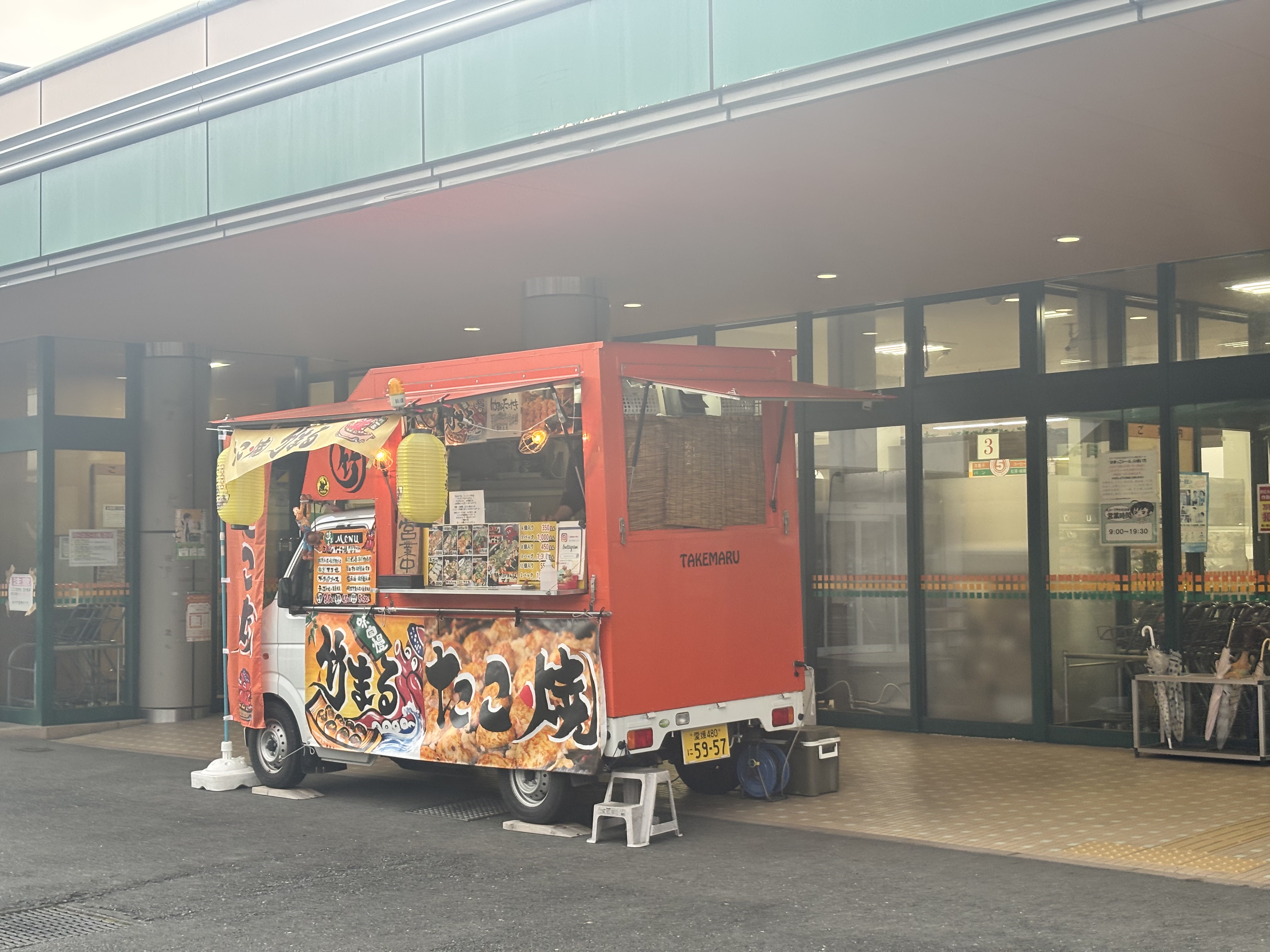 【Aコープやわたはま店】食物販や販促イベントに最適な入口付近の屋外スペース