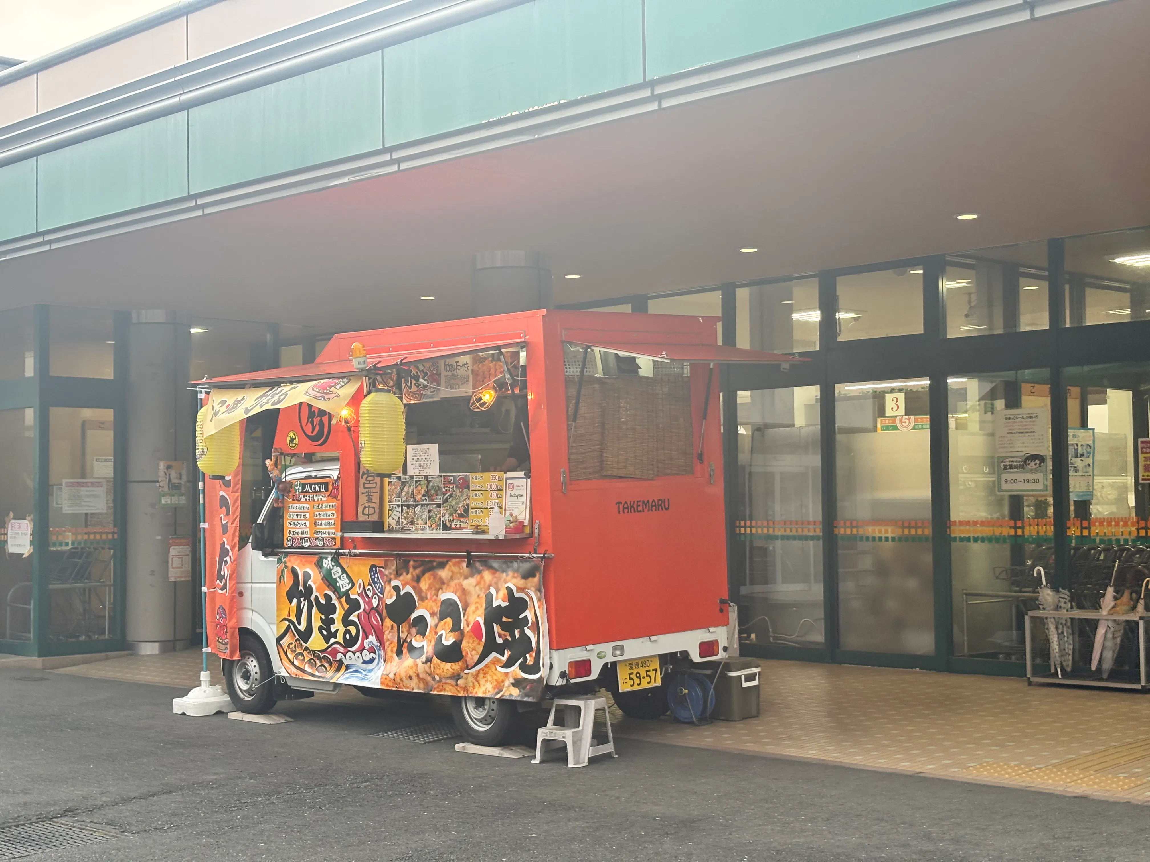 【Aコープやわたはま店】食物販や販促イベントに最適な入口付近の屋外スペース