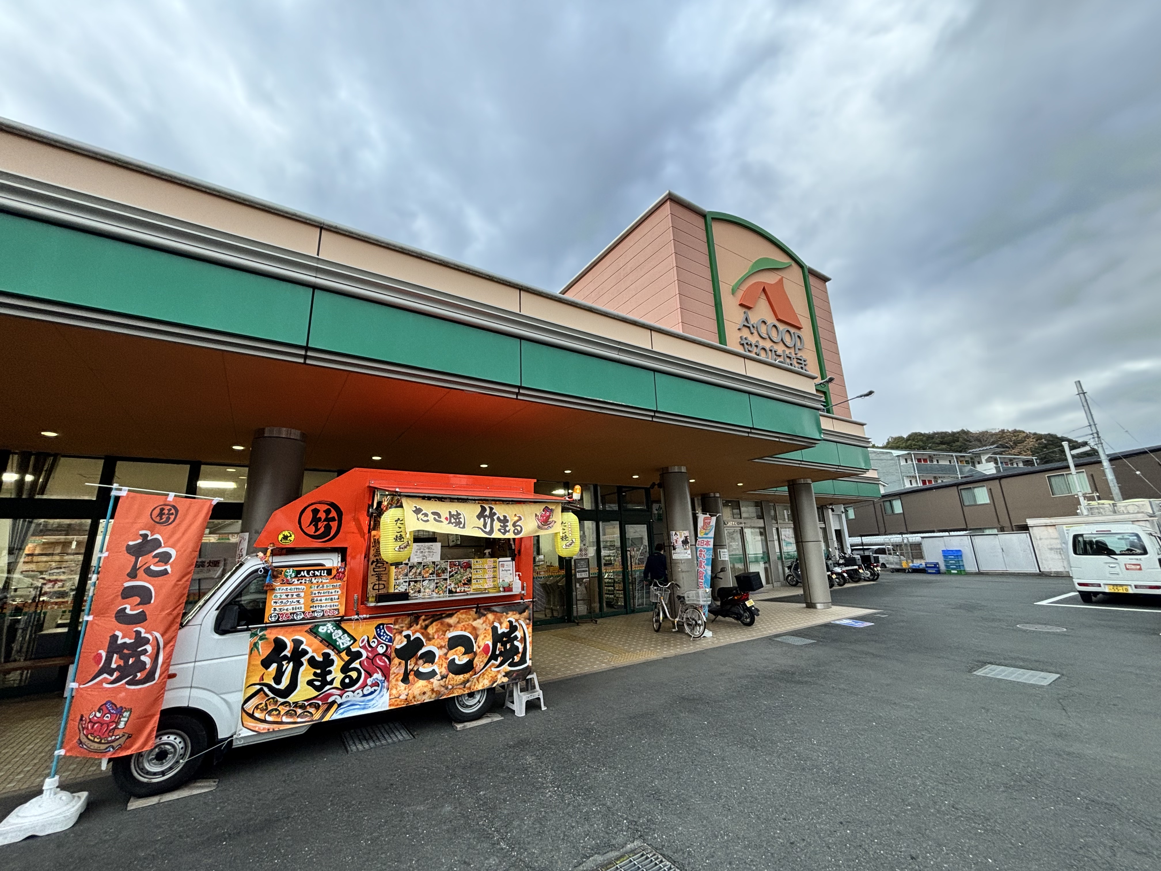 【Aコープやわたはま店】食物販や販促イベントに最適な入口付近の屋外スペース