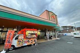 【Aコープやわたはま店】食物販や販促イベントに最適な入口付近の屋外スペース
