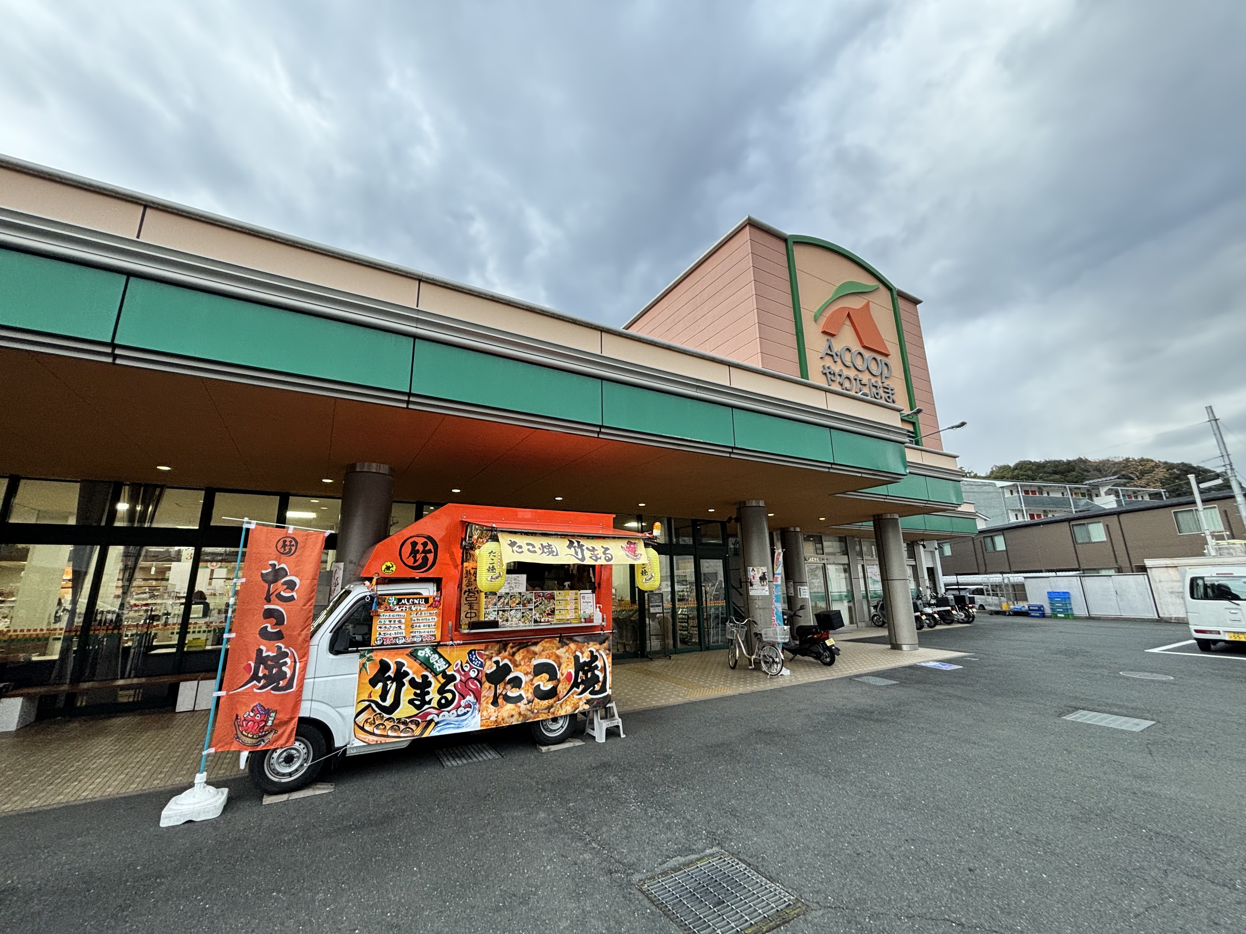 【Aコープやわたはま店】食物販や販促イベントに最適な入口付近の屋外スペース