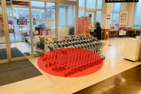 【マックスバリュ港北店】各種プロモーションイベントに最適な店舗内イートインスペース横のイベントスペース