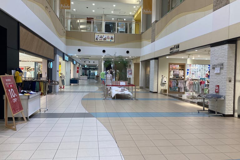 【フルルガーデン八千代】ポップアップストアやプロモーションに適した1Fアパレルショップ前のスペースの画像1