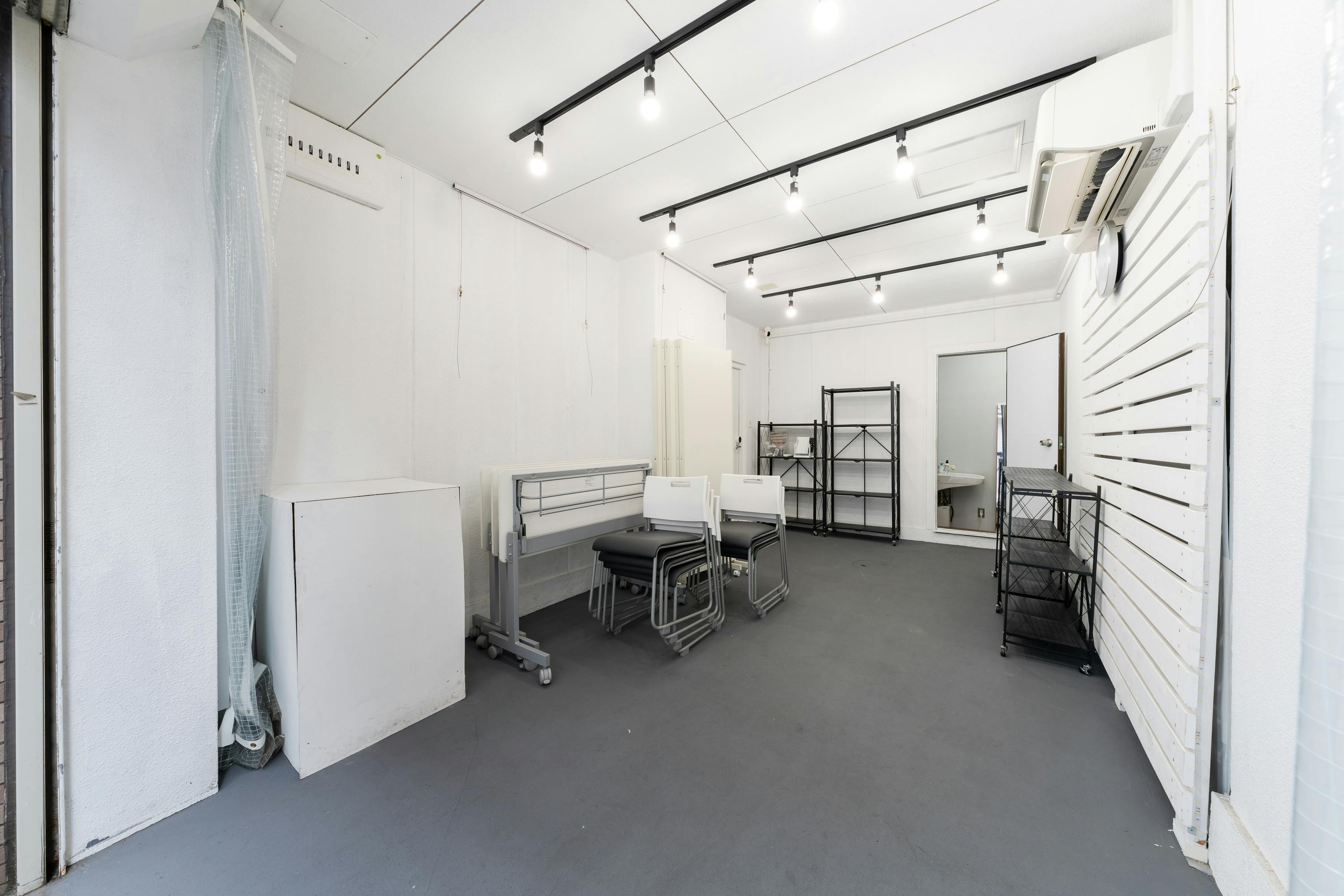 【都営新宿線大島駅3分】エアコン有りで夏も冬も快適、サンロード中の橋商店街入口すぐの好立地、ポップアップストアや販売促進イベントに最適な特典付きイベントスペース